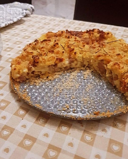 Sbriciolata di patate, provola e salsiccia