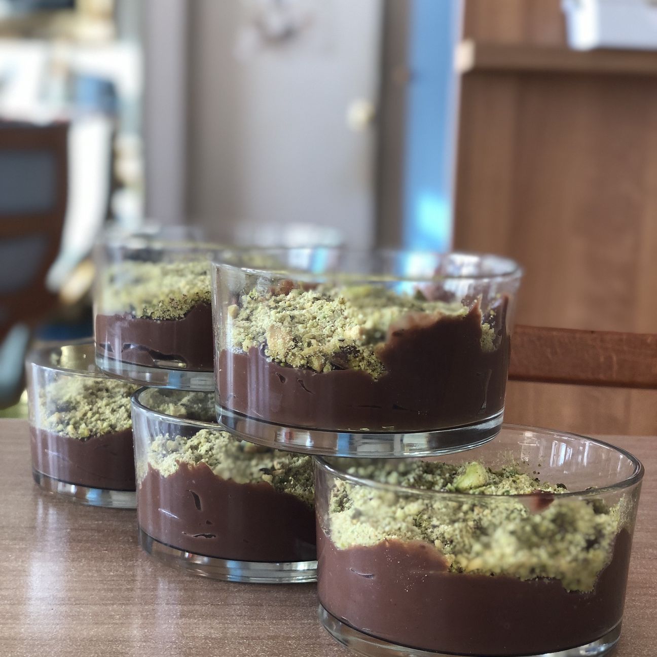 Budino al cioccolato e granella di pistacchi