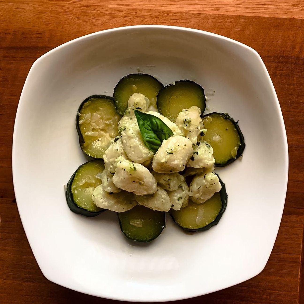 Gnocchi di patate in crema di zucchine.