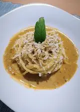 Ricetta Spaghetti crema di parmigiano su crema di pomodorini