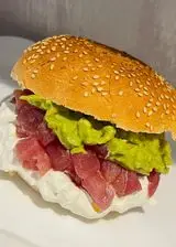 Ricetta Fishburger con tartare di tonno, avocado e burrata