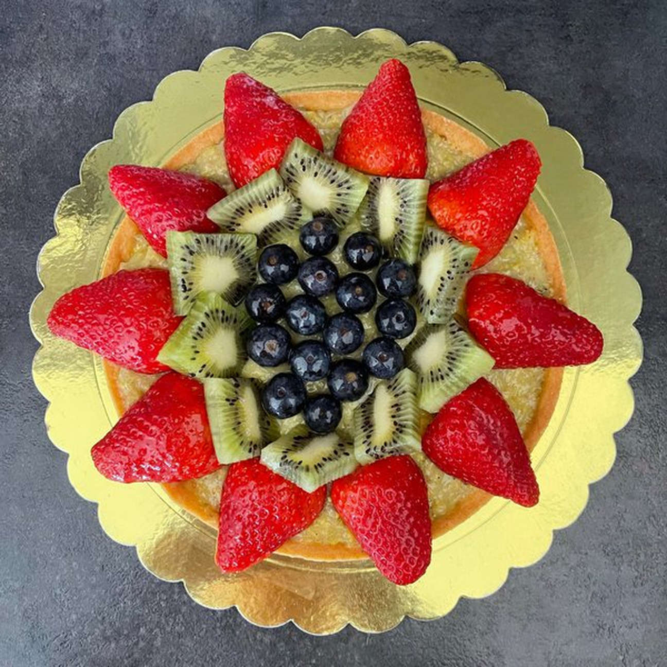 Crostata di frutta e crema pasticcera al pistacchio