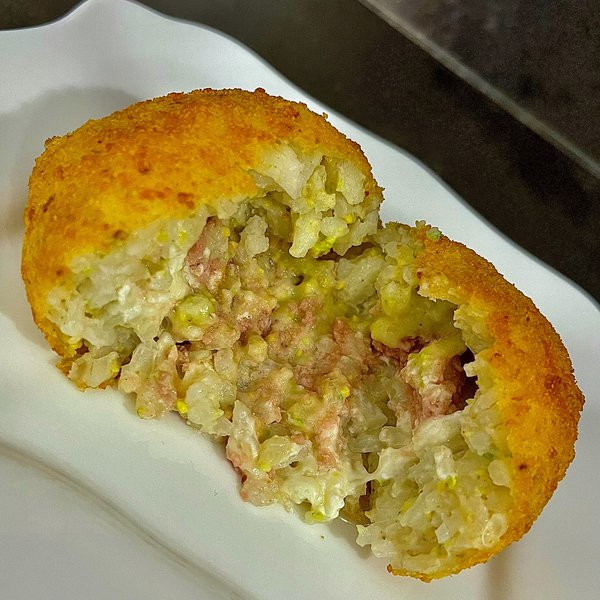 Arancini pistacchio, mortadella e burrata