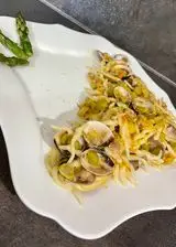 Ricetta Trofie alle vongole, asparagi, fiori di zucca e bottarga