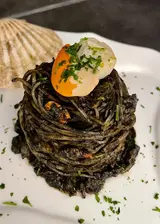 Ricetta Tagliolini al nero di seppia e capesante