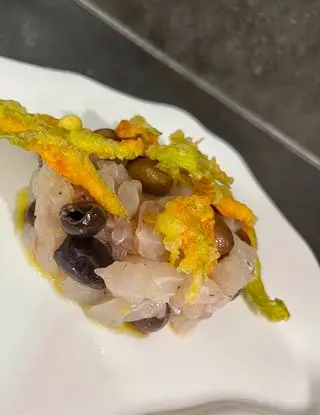 Ricetta Tartare di orata con olive taggiasche e fiori di zucca fritti di unaforchettadigitale