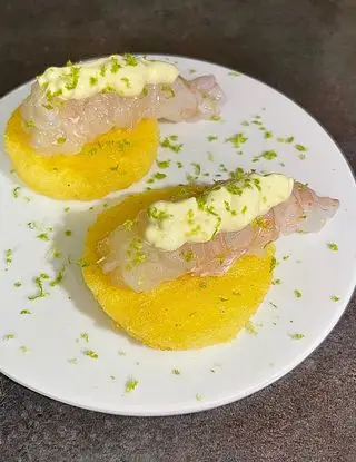 Ricetta Crostini di polenta con crudo di scampi e maionese al lime. di unaforchettadigitale