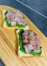 Ricetta Toast con pesto di salicornia e tartare di ricciola