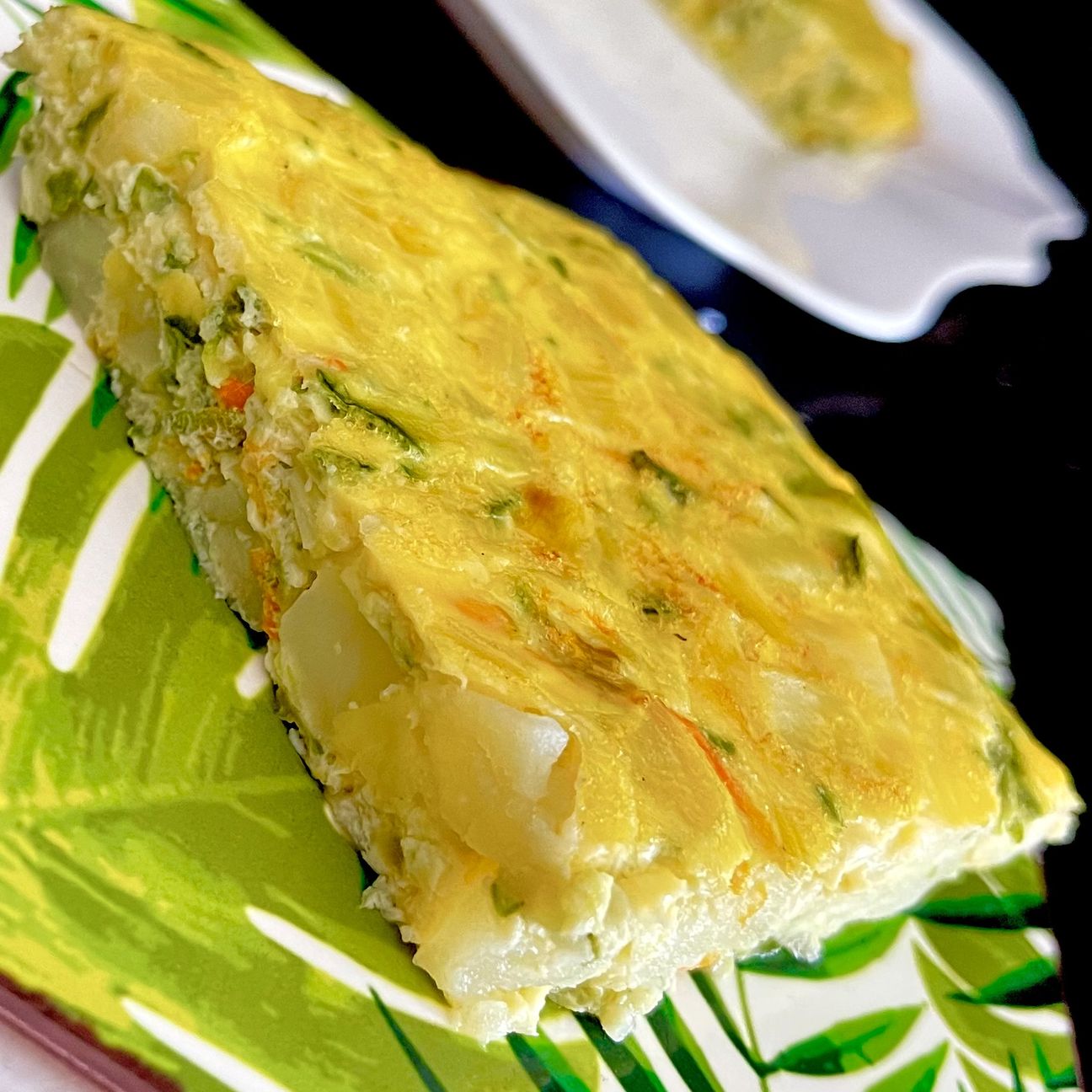 Frittata con zucchine, fiori, patate e porri