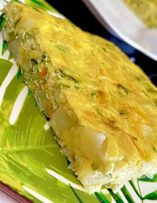 Ricetta Frittata con zucchine, fiori, patate e porri di unaforchettadigitale