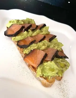 Ricetta Bruschetta con avocado e salmone affumicato con alga nori di unaforchettadigitale