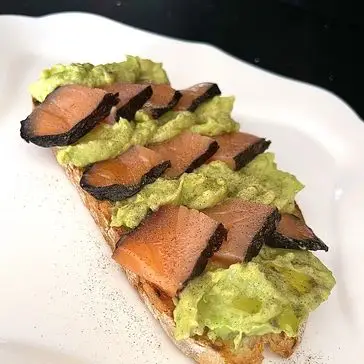 Ricetta Bruschetta con avocado e salmone affumicato con alga nori di unaforchettadigitale