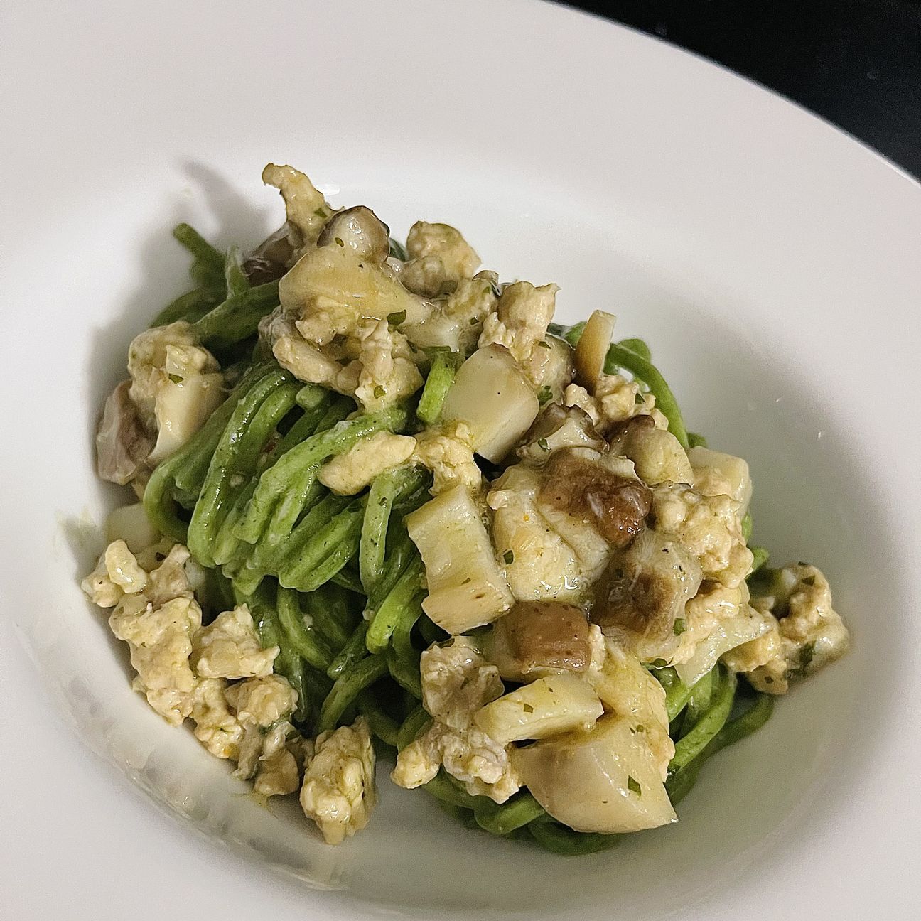 Tagliolini verdi al sugo di coniglio e funghi porcini