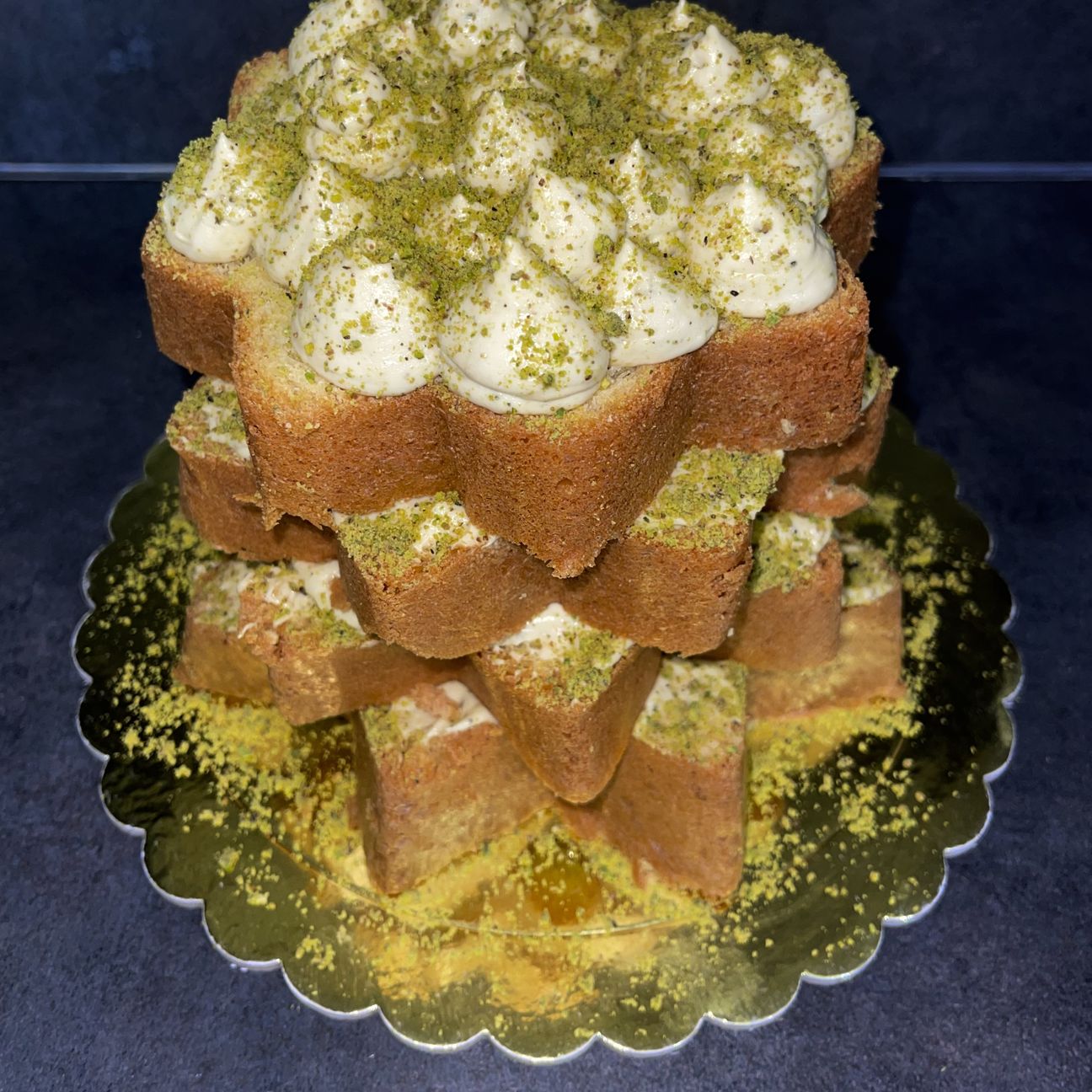 Pandoro farcito con crema al mascarpone al pistacchio