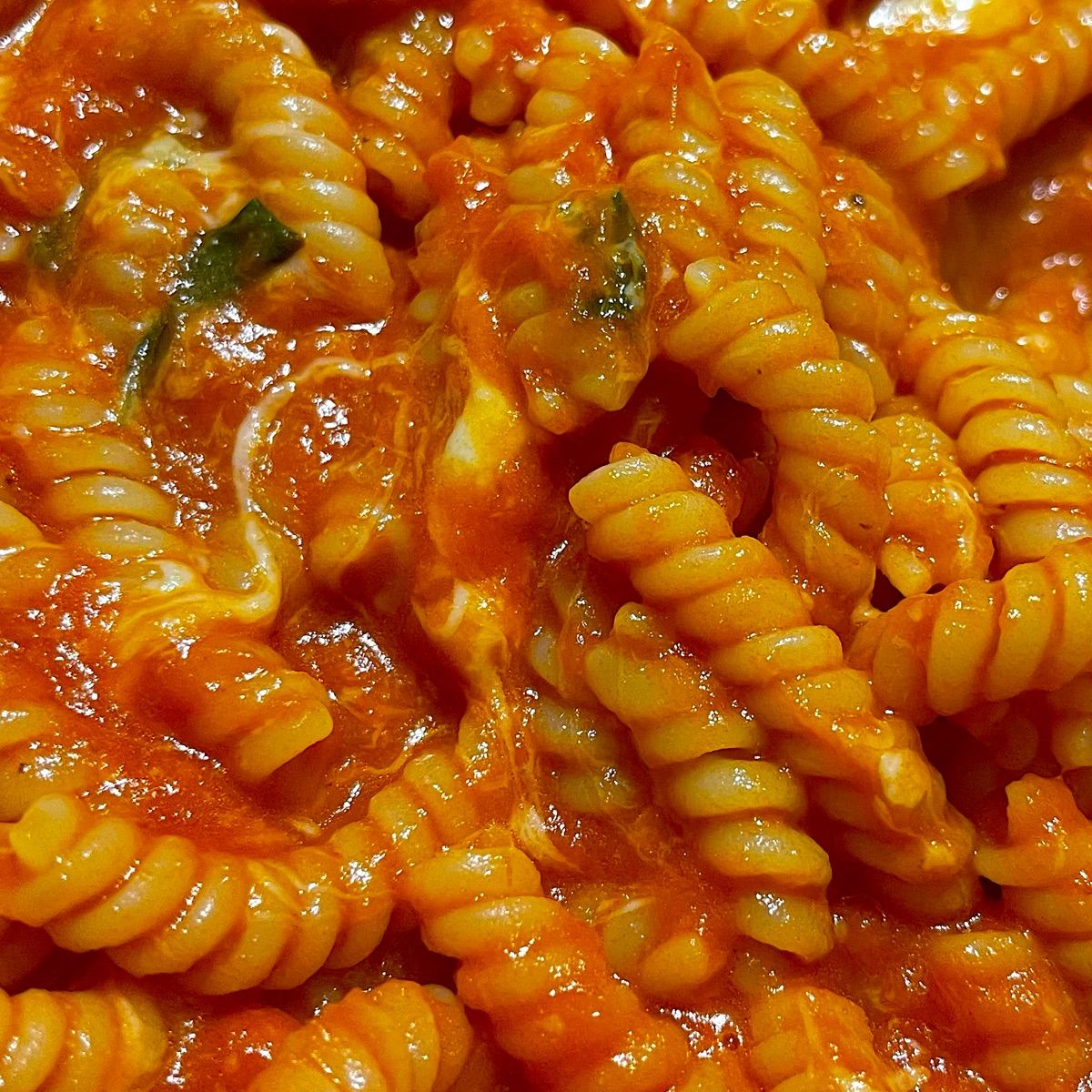Fusilli all’arrabbiata con provola filante