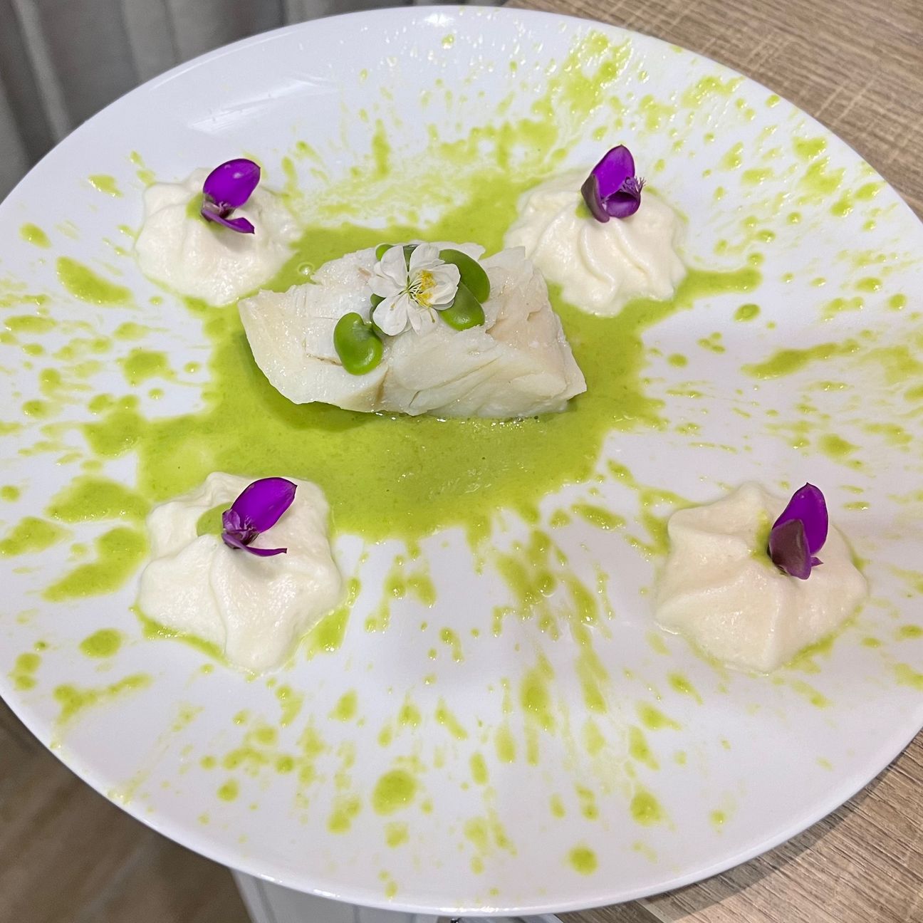 Baccalà in oliocottura, crema di fave e spuma di mozzarella