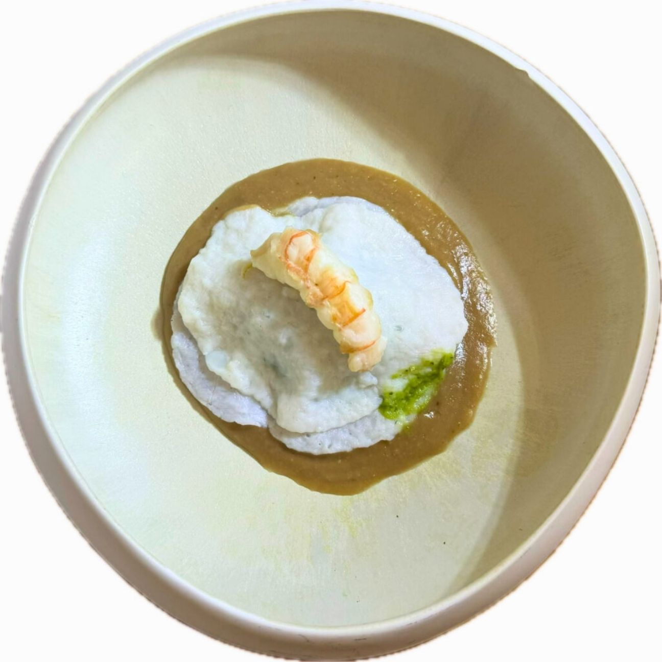 Raviolo di calamaro con salsa di pane e scampi