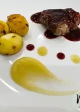 Ricetta Filetto di maiale con riduzione di primitivo e crema di mele