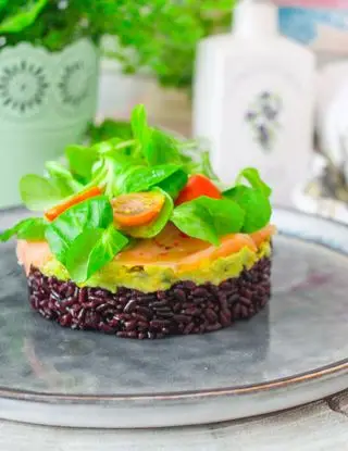 Ricetta Riso Venere, salmone e avocado senza glutine di celiachia_con_gusto