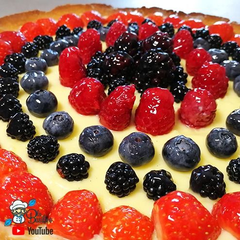 Crostata con more e frutti di bosco