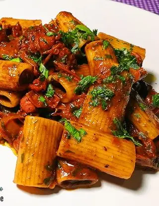 Ricetta Rigatoni al ragù di polpo di blubasilico