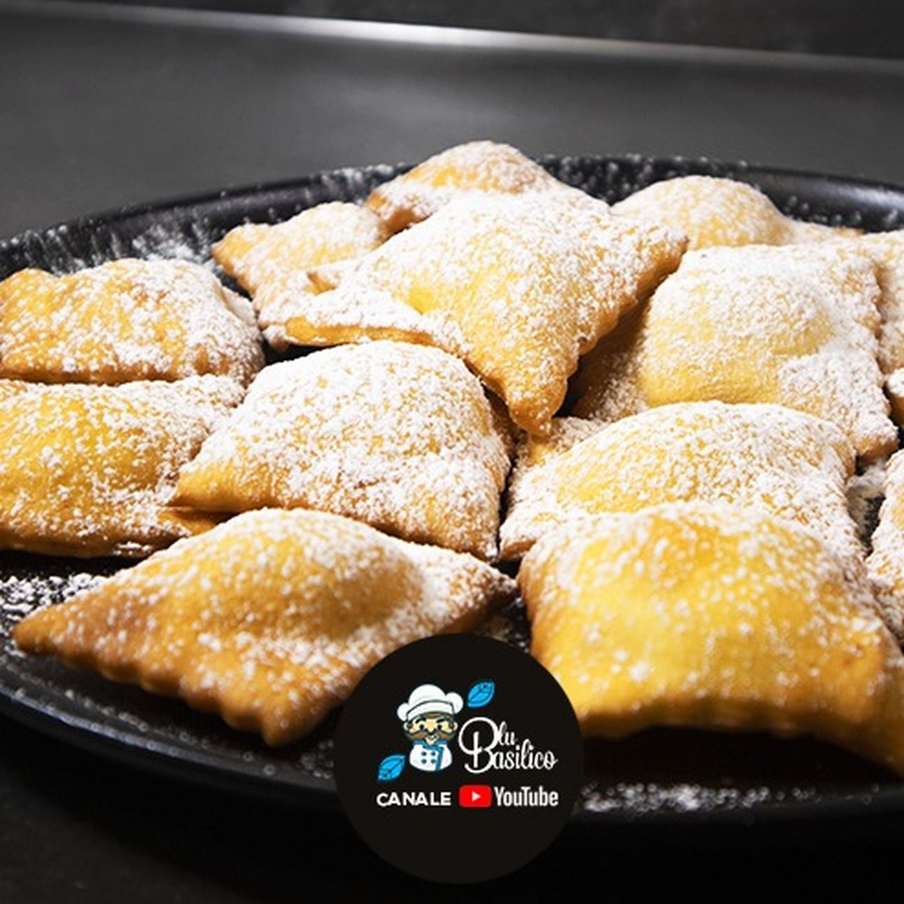 Ravioli di carnevale con crema pasticcera