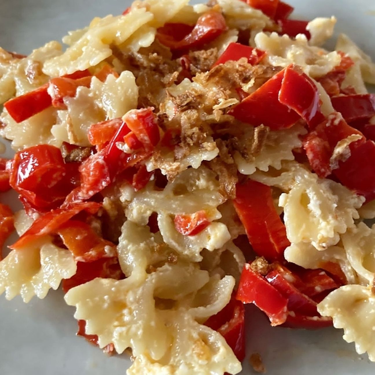 Farfalle peperoni e feta