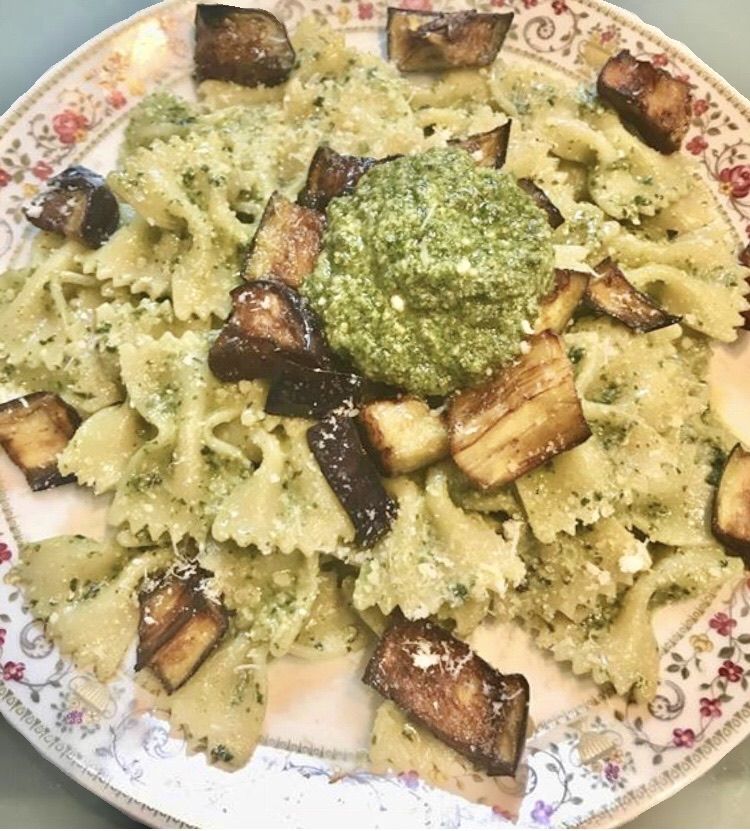Farfalle pesto e melanzane
