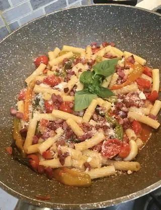 Ricetta Sedani rigati con friggitelli🫑 , pic pac🍅 🧄 , ciliegino 🍅, basilico 🌿, peperoncino 🌶, pancetta di gelfomarco