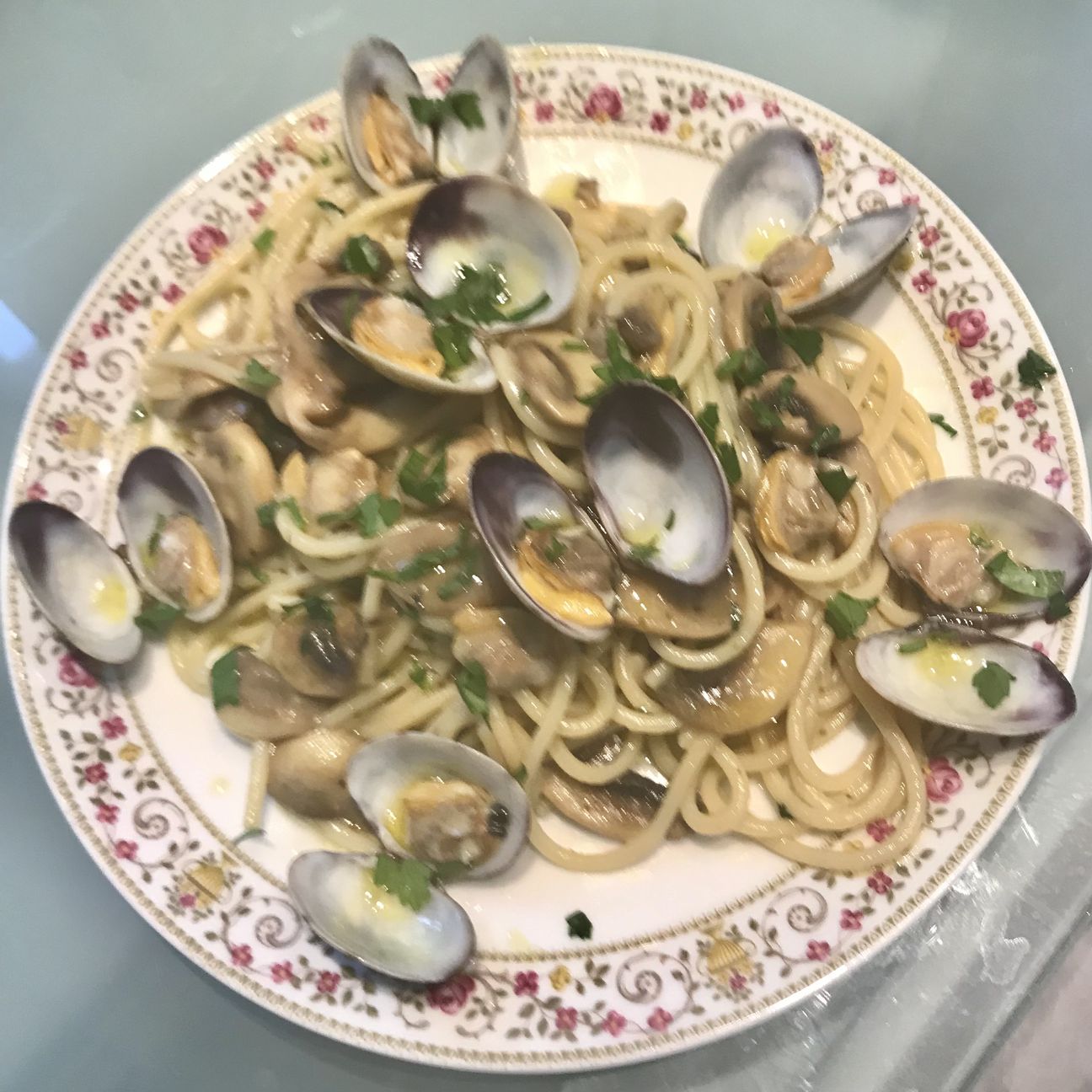 Spaghettoni quadri con vongole veraci e funghi 🍄 freschi
