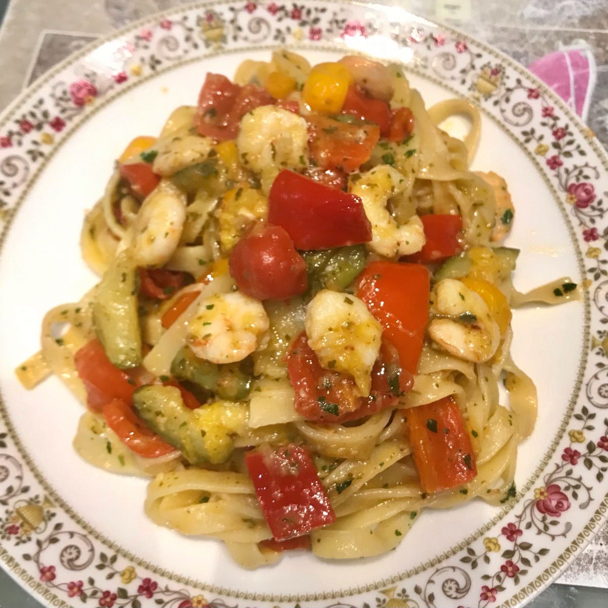Tagliatelle con pomodorini gialli e rossi , gambero