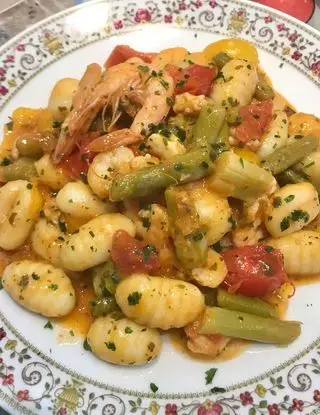Ricetta Gnocchi con gambero , ciliegino rosso e giallo, asparagi, purea di ciliegino di gelfomarco