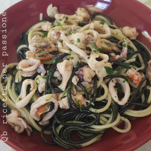 Spaghetti bicolore allo scoglio
