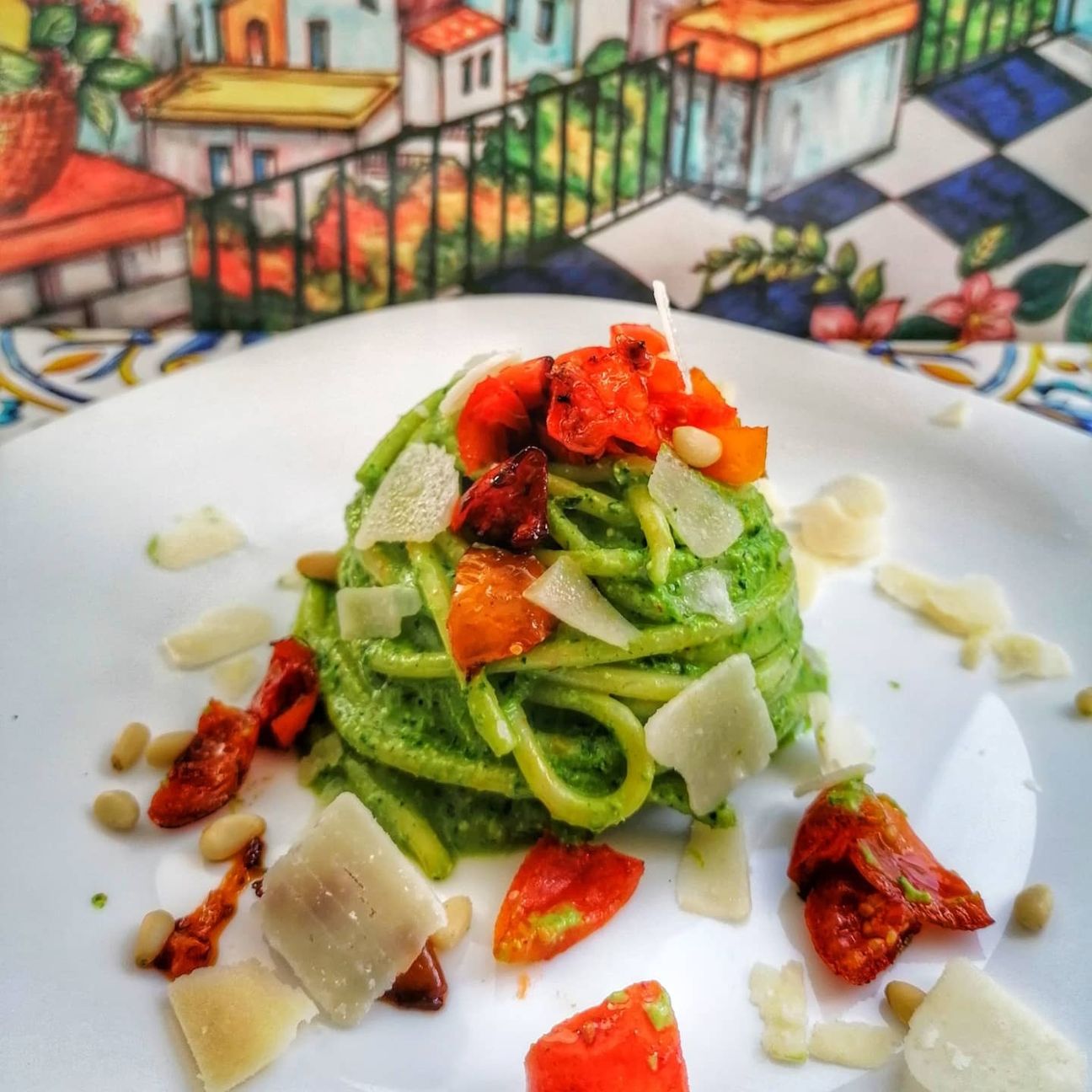 Pesto al prezzemolo, pomodori confit e scaglie di grana