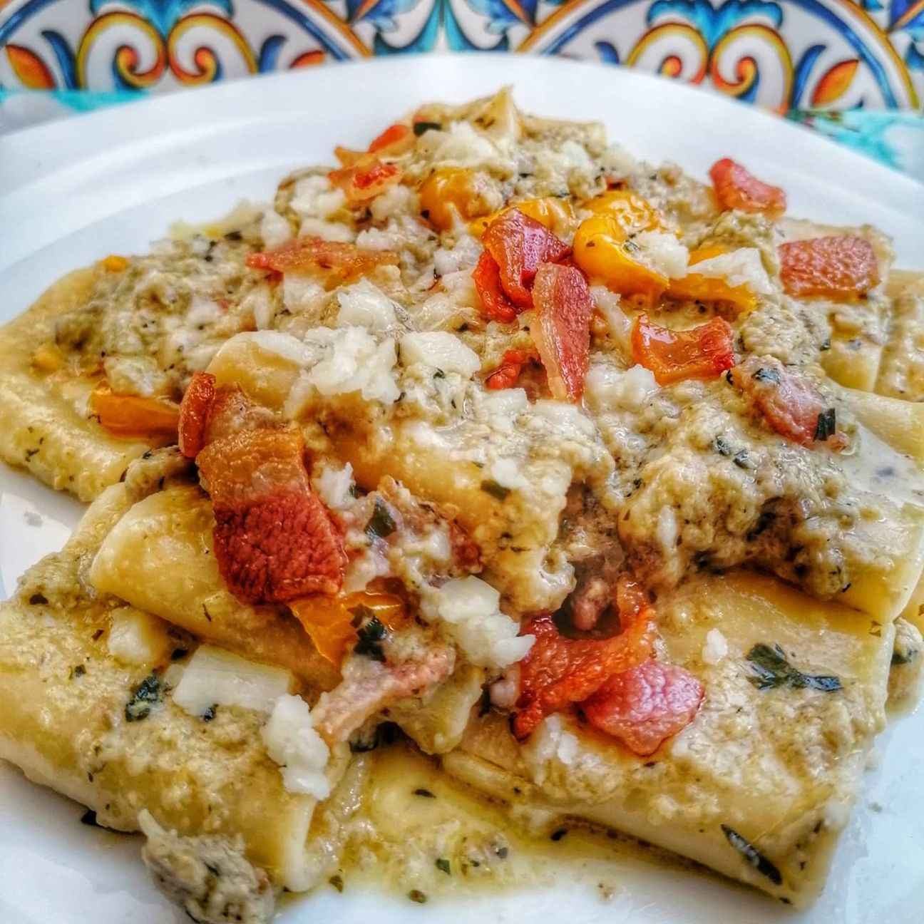Paccheri con crema di melanzane, datterino giallo e formaggio tuma