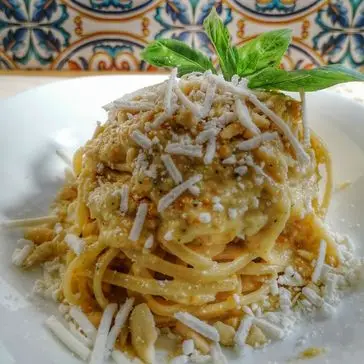 Ricetta Spaghetti con pesto di datterini gialli e ricotta salata di cristinaeffe_