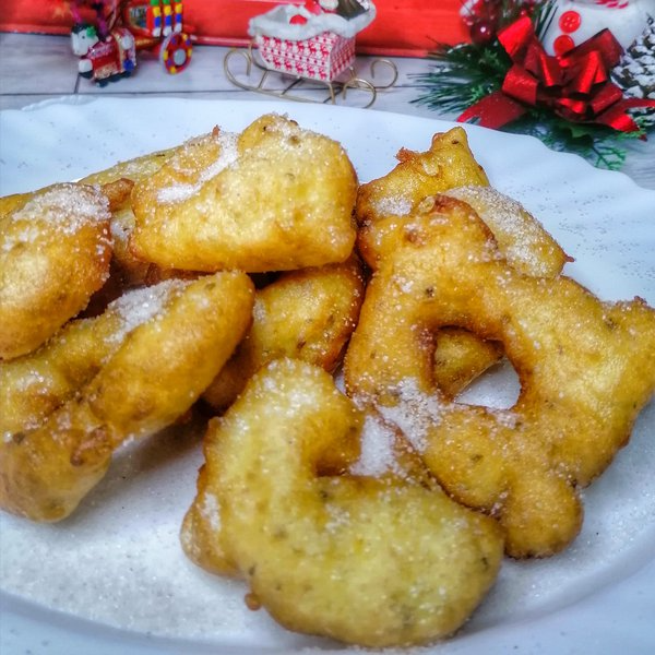 Chiacchiere di carnevale fritte o sprelle piacentine