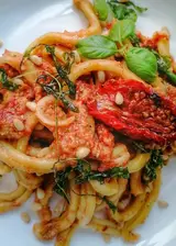 Ricetta Caserecce con pesto di pomodori secchi, tonno e rucola fritta