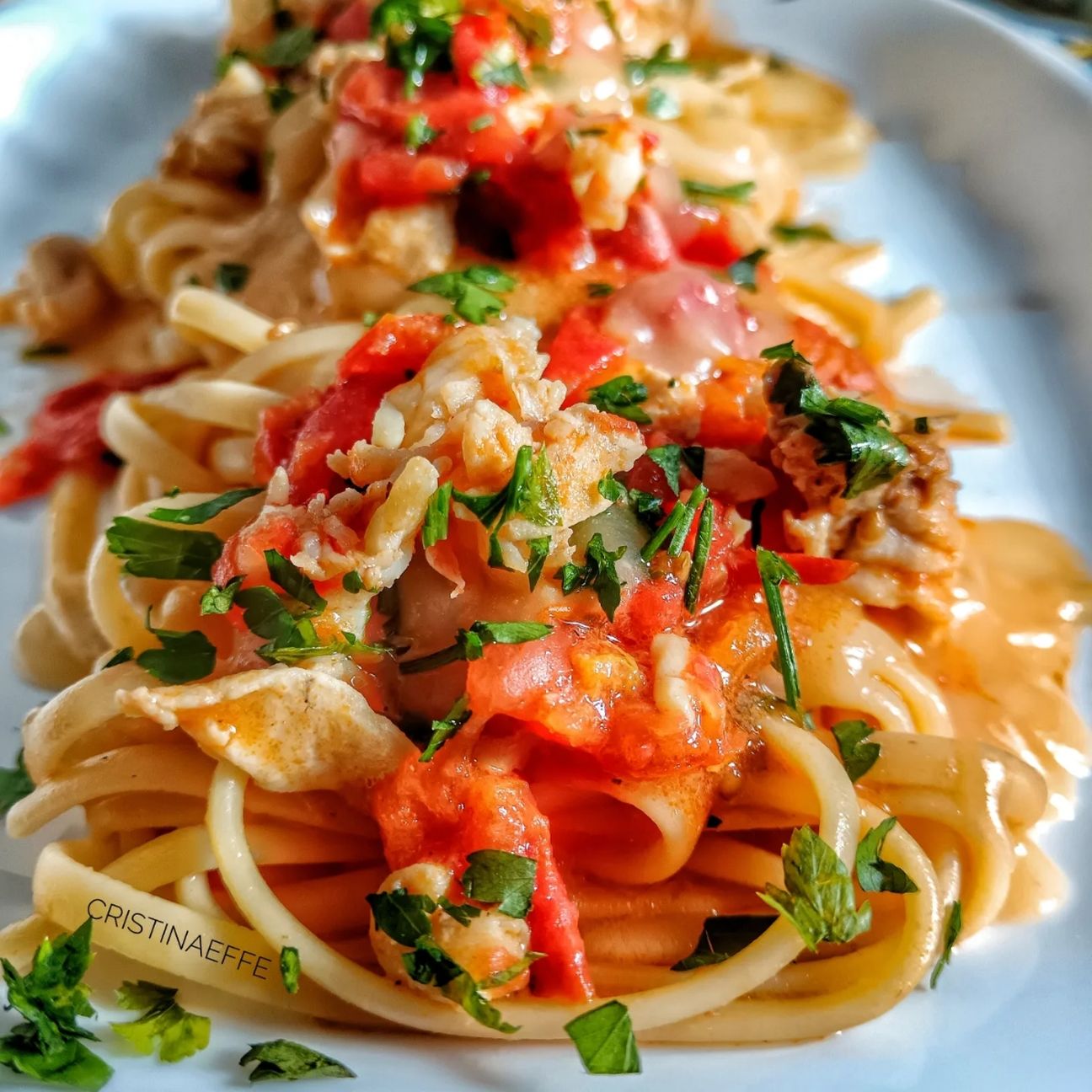 Linguine con ragú di orata e gamberi