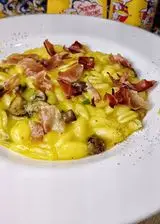 Ricetta Gnocchi crema di patate allo zafferano, funghi e speck croccante