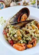 Ricetta Busiate con cozze, pomodorino ed emulsione di prezzemolo e mandorle