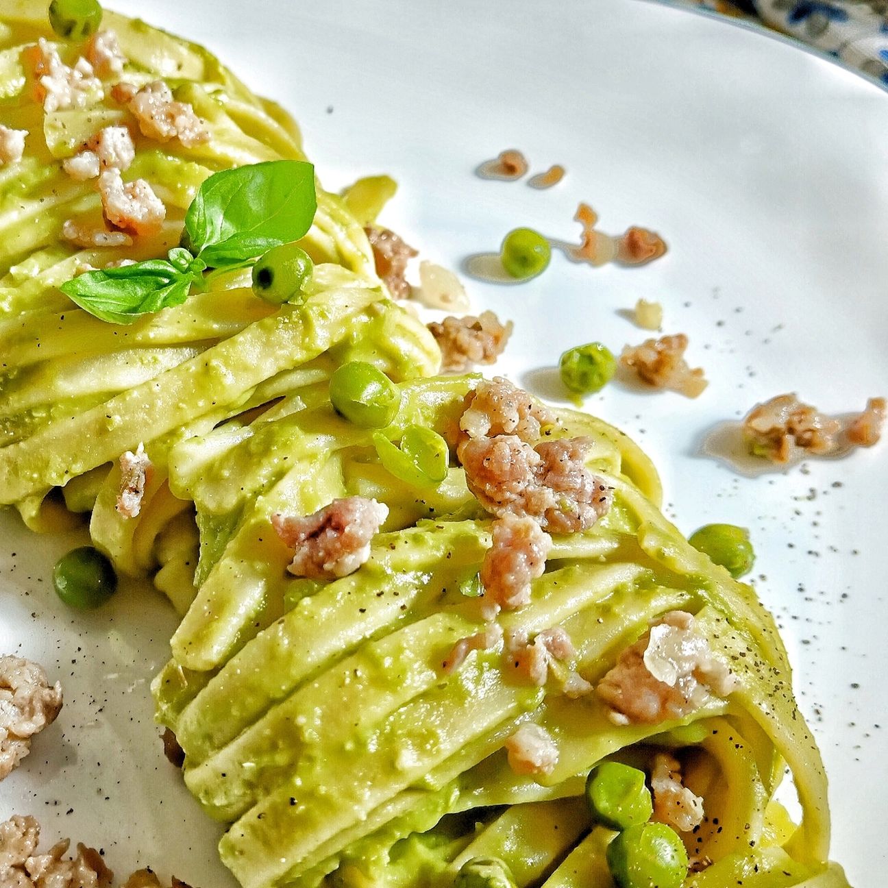 Fettuccine crema di piselli e salsiccia