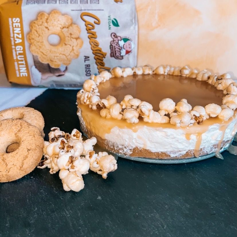 Cheescake senza glutine al caramello mou e popcorn