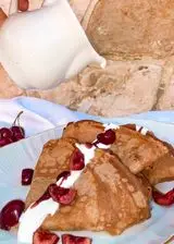 Ricetta Crêpes con farina di castagne, yogurt greco e ciliegie