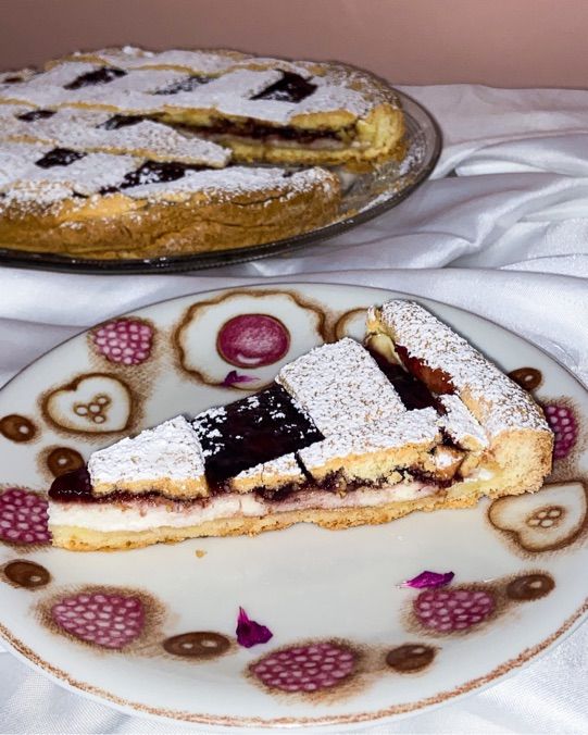 Crostata senza glutine con ricotta e marmellata di ciliegie