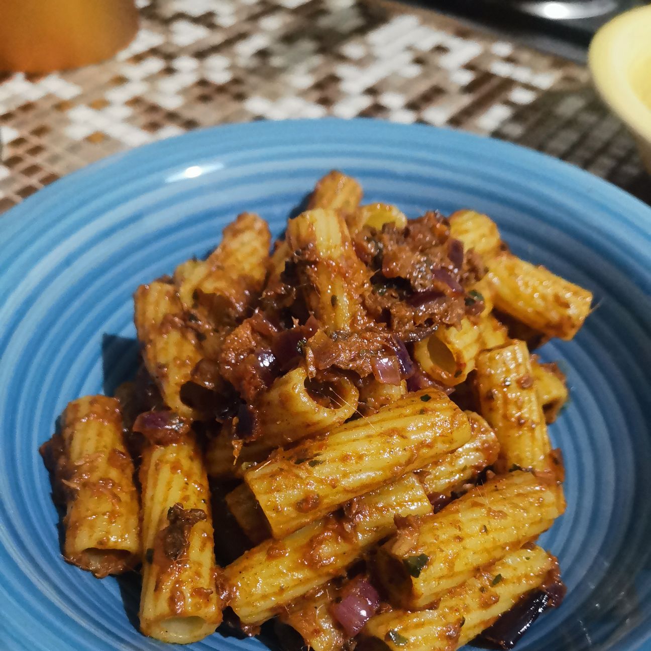Pasta con alici e polvere di peperone crusco