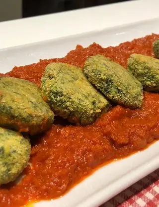 Ricetta Polpette di spinaci e ricotta e salsa di pomodoro di Lapanciapiena