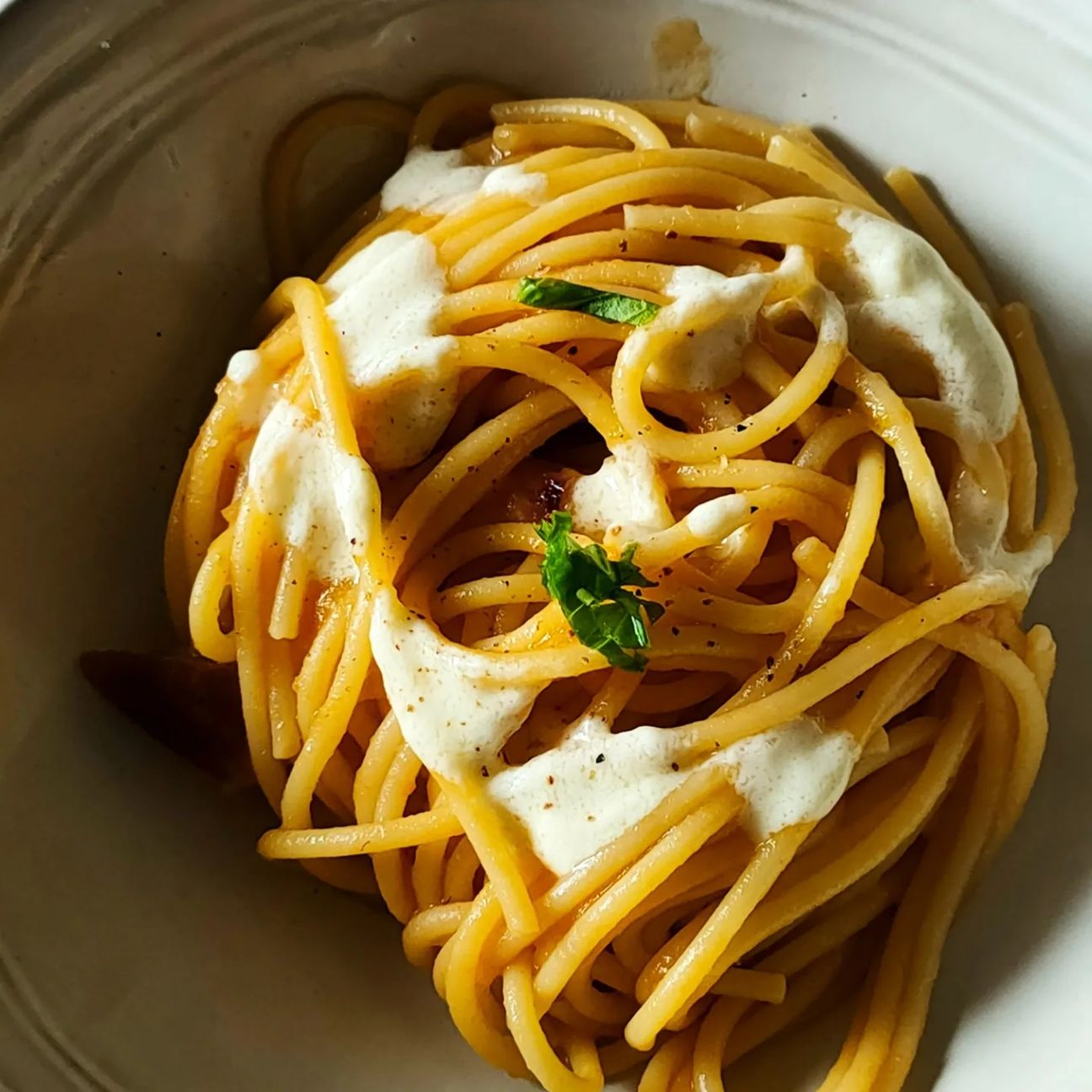 SPAGHETTI CON COLATURA DI ALICI POMODORO CAMONE E CREMA DI BUFALA