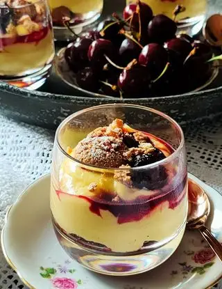 Ricetta Crema pasticcera al mango con coulis di ciliegie e crumble di amaretti di gracecesena