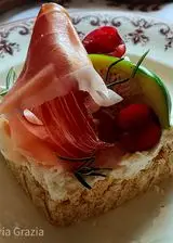 Ricetta Cheesecake salata con Philadelphia e ricotta, speck, fichi e ciliegie